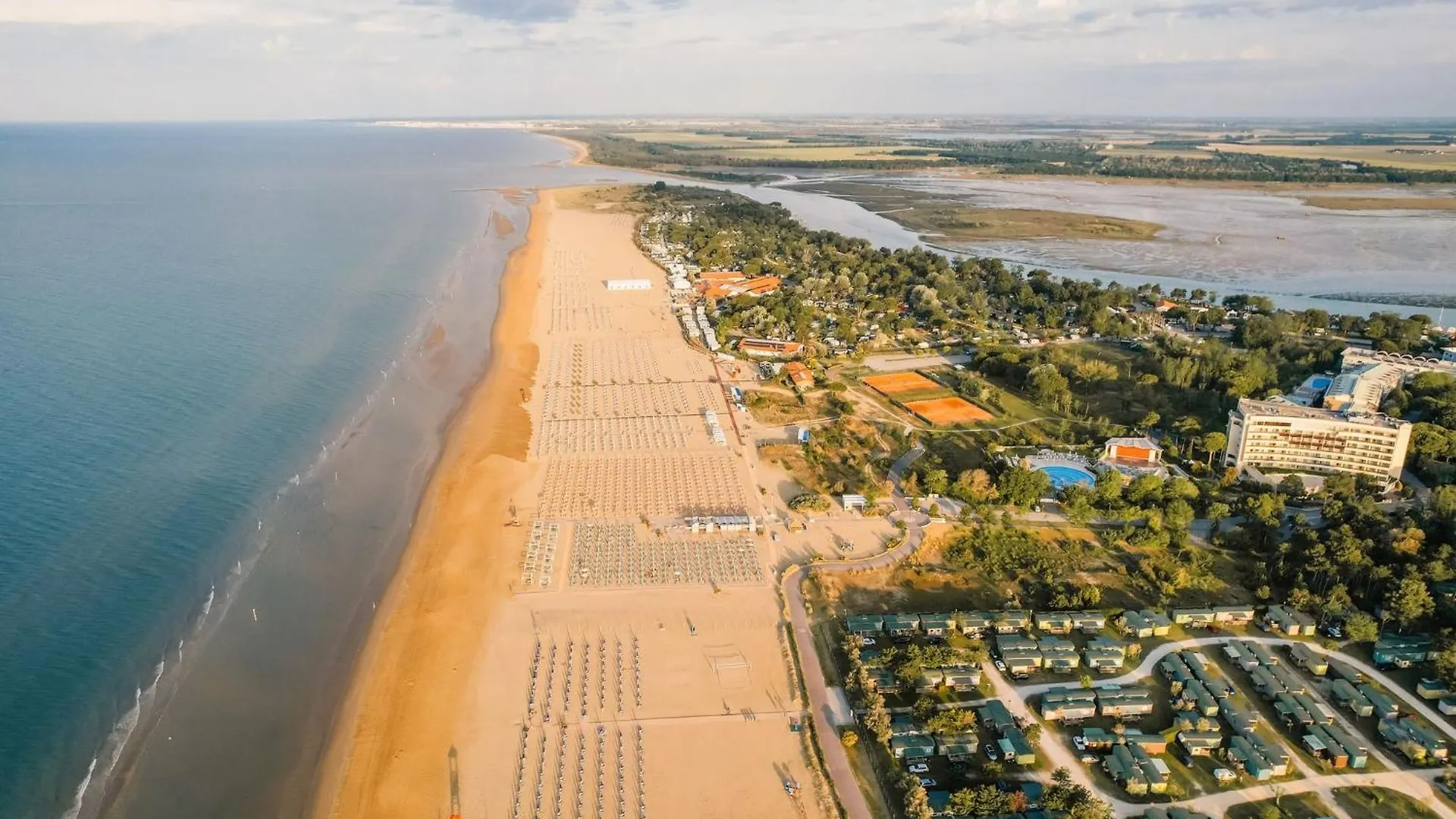 Renewed Flat With Seaview - Beahost Apartment Bibione Italy